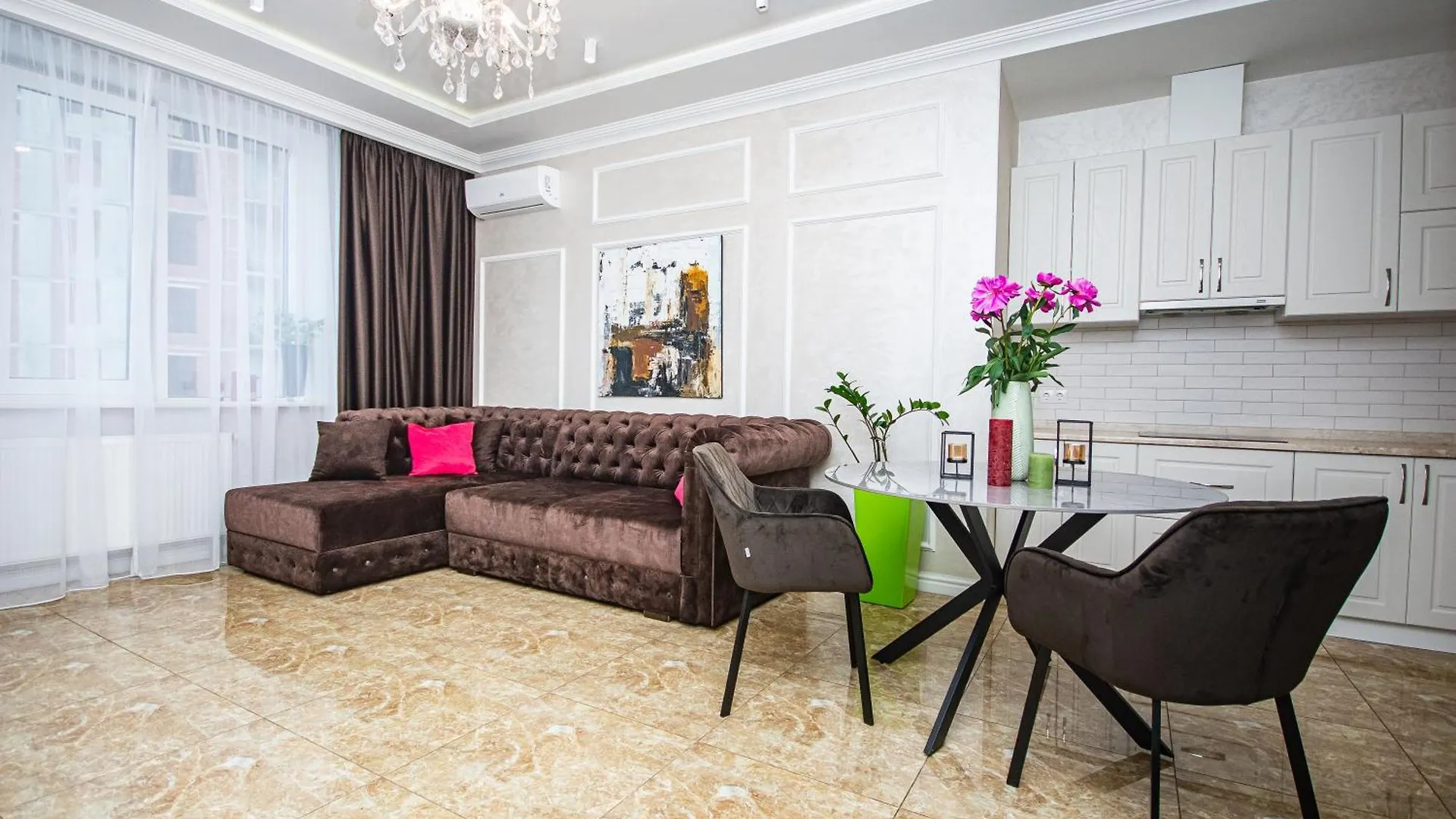 Contacten van Luxury For Business & Pleasure Royal 2